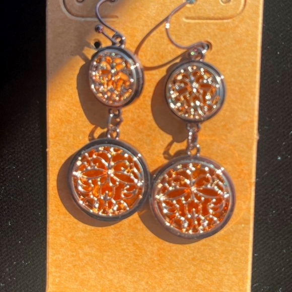 Amber and Copper Glass Accent Inlays with Silver Tone Circle Unique Earrings NIP - Picture 2 of 2